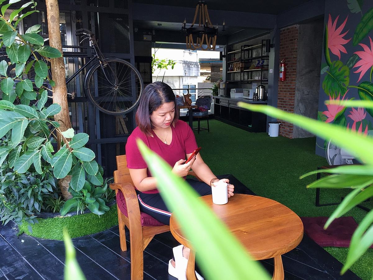 Hugnur Hostel And Coffee Chiang Mai Exterior foto